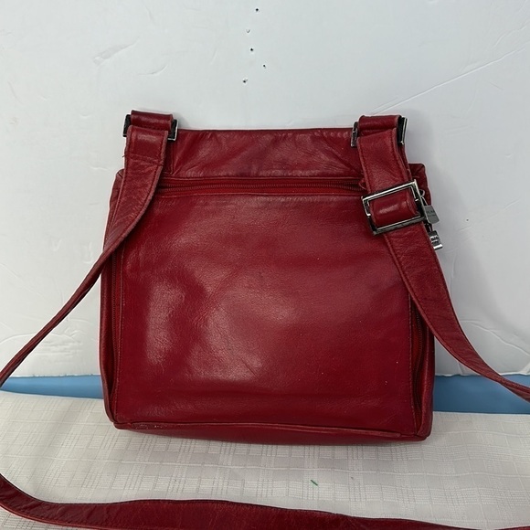 Perlina Deep Red leather messenger style bag - Picture 3 of 8